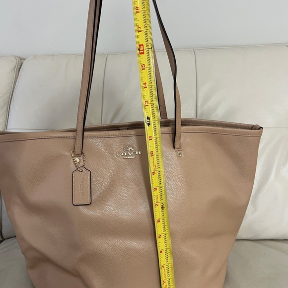 Coach Beige Leather Tote Bag, Coach Tan Large Crossgrain Street Tote - Picture 5 of 8